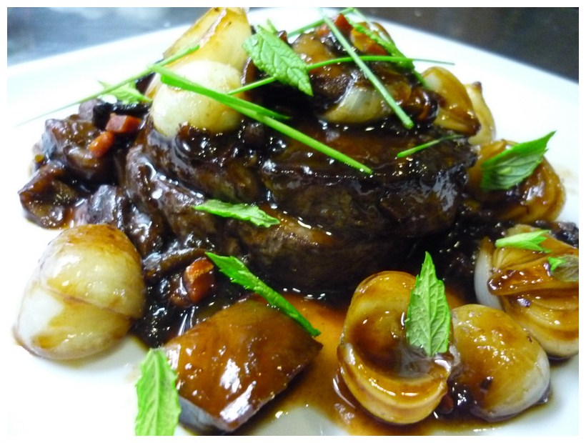 Restaurante A Tu Gusto solomillo de ternera gallega con cebollitas glaseadas